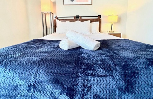 Milwood Apartment | Near the Domain | 2 BR Workspace | Private Terrace