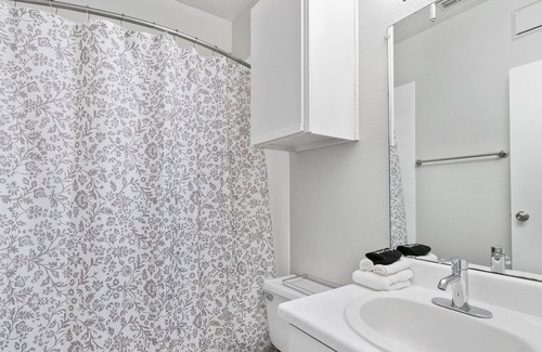 Milwood Apartment | Near the Domain | King Bed | Workspace