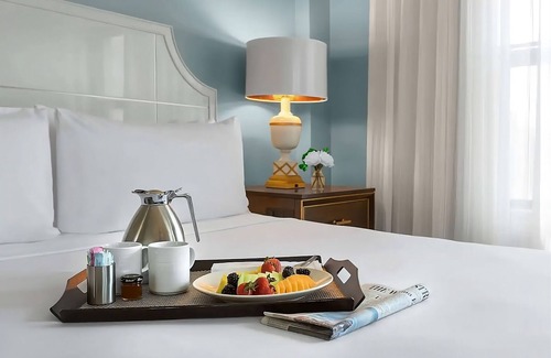 Central West End Hotel | Near The Magic House, St. Louis Children’s Museum! With Parking, Pets Allowed!