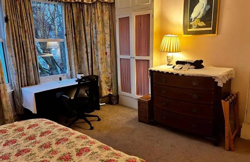 Shaftesbury House | Near the park - Double Room with Ensuite Bathroom