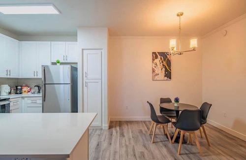 Glendale Sports and Entertainment District Apartment | Near the Stadium | Pool, Gym, Parking HotTub W/D