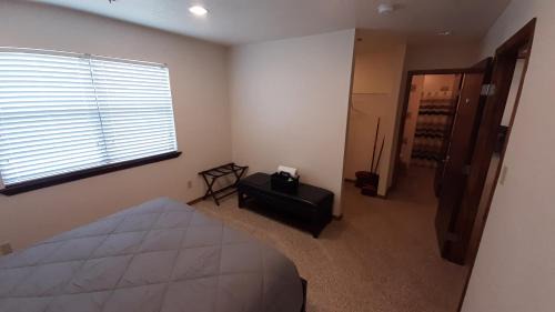 Central Oklahoma City Apartment | Near to OUHSC Hospitals-Garage Studio