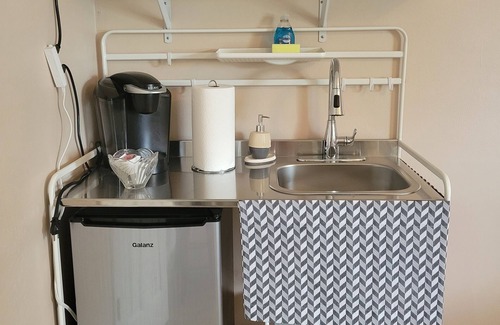 Bayshore Gardens Apartment | Near to the Beach, UTC mall, SCF, IMG, Airport, Ringling Museum and much more