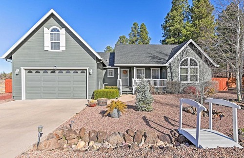 Pinetop House | Near Trails, Lakes and Golf Pinetop Home with Deck