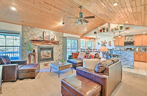 Pinetop House | Near Trails, Lakes and Golf Pinetop Home with Deck