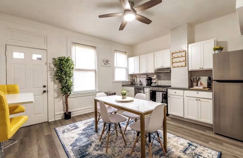 Shadyside House | Near UPMC, CMU, Pitt & Walnut + Free Parking