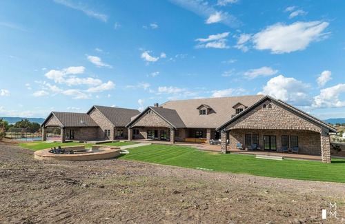 Mammoth Creek House | Near Utah's Attractions - 15 minutes from Brian Head - For Large Groups