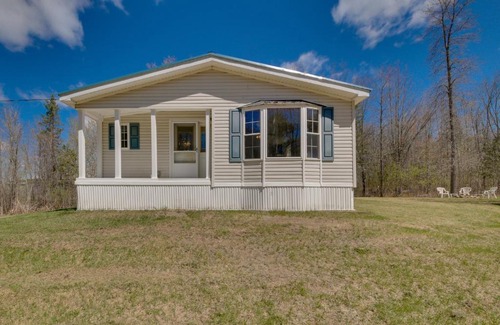 Albion House | Near Waterville Cozy Midcoast Vacation Rental!