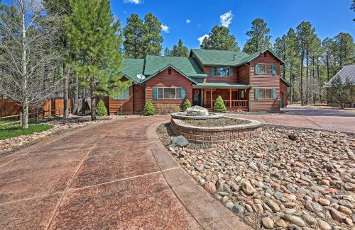 Pinetop House | Near Woodland Lake Park Cabin with Serene Deck!