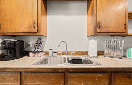 Pineville Apartment | Near Zoo/Museum | 55" TV | King 🛏| W/D|Free🅿️| Pet✅