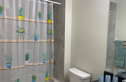 Markham Apartment | Nearby COSTCO! The Coziest 3 Bed 2 Bath Apartment for a Weekend Getaway!