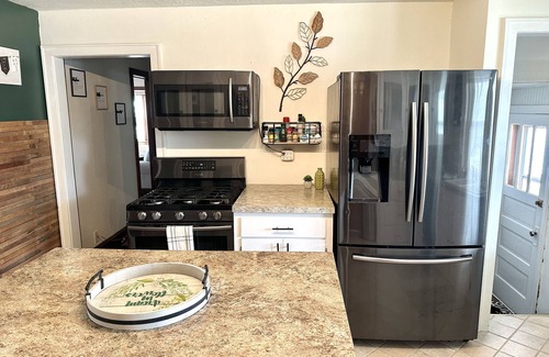Kimberly House | Nearby parks, restaurants, entertainment. 25 minutes from EAA grounds.