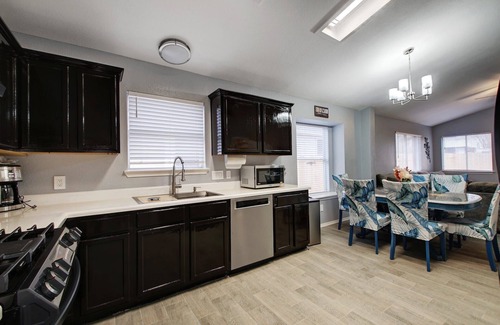 Cedar Park House | Nearby Shopping & Restaurants Modern Safe Comfy Full-Stocked 4BR/2BA
