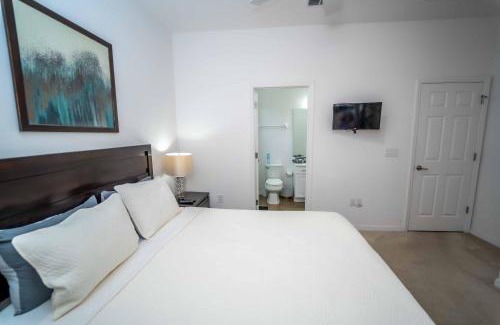 Davenport House | NearTheParks - 5BR Family Villa with Saltwater Pool near Disney