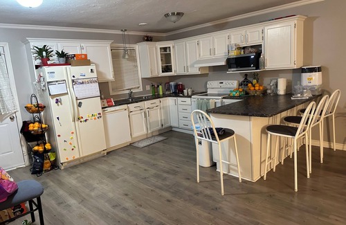 Moncton House | Neat and cozy 3 bedroom house