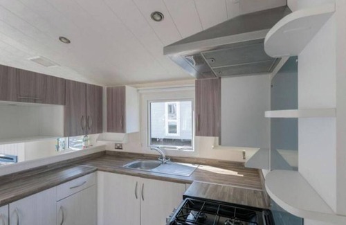 The Hague Ski Chalet | Neat chalet on child-friendly campsite close to beach, town, dunes and forest.