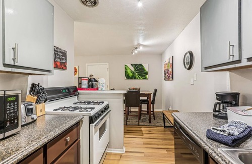 Gainesville Condo | Neat Condo - Short Walk to UF!