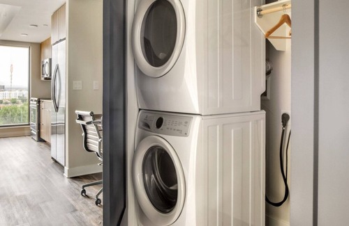 Golden Triangle Apartment | Neat Golden Triangle 1BR w/ Pool, Gym & W/D, next to Park, by Blueground