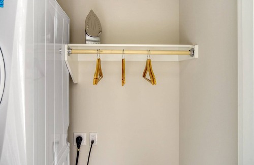 Golden Triangle Apartment | Neat Golden Triangle 1BR w/ Pool, Gym & W/D, next to Park, by Blueground