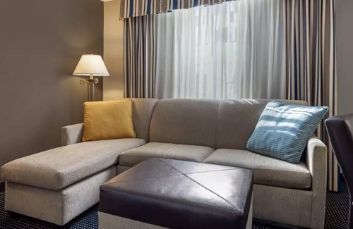 New Cumberland House | Neat room with bath close to the State Capital