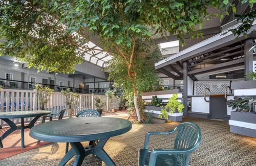 New Cumberland House | Neat room with bath close to the State Capital