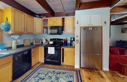 Mendon Ski Chalet | Need a pet-friendly rustic chalet to escape? Try Blue Ridge Chalet.