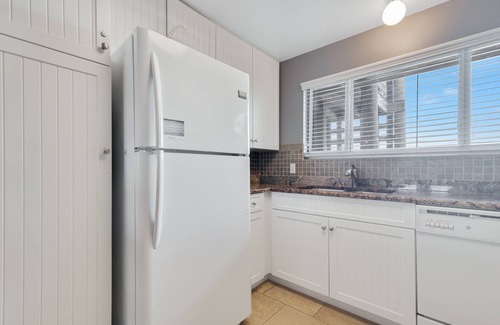 Ono Island Condo | Needle Rush Point | 2 Pools | 2 Boat Docks w/Slips | Walk to FloraBama | A25