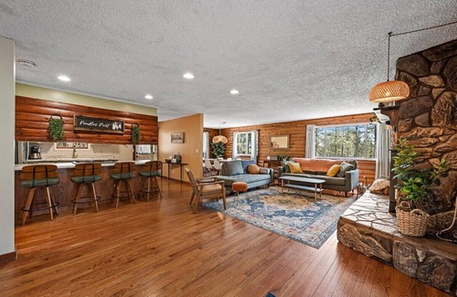 Custer House | Needles Nest: Secluded Cabin with Hot Tub