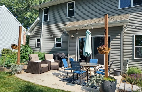 Neenah House | Neenah 5 bedroom - Airventure