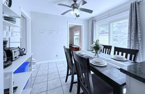 Barrie House | Neighborhood friendly House in Barrie!