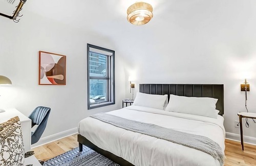 Barrie House | Neighborhood friendly stay in Barrie!