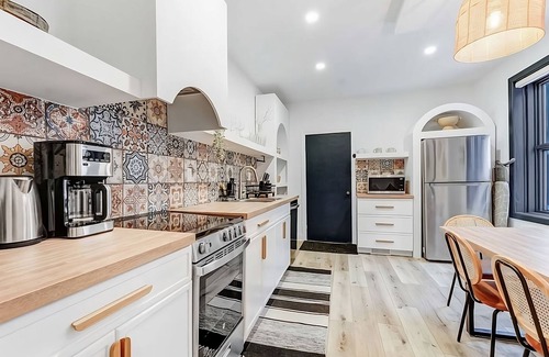 Barrie House | Neighborhood friendly stay in Barrie!