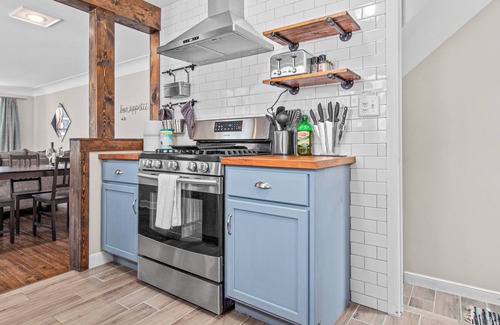 Diamond Lake House | Neighborhood Home Between the Lakes