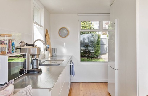 Newstead Apartment | Nellie`s Nest - A Stylish Retreat in Leafy Newstead