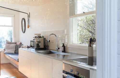 Newstead Apartment | Nellie`s Nest - A Stylish Retreat in Leafy Newstead
