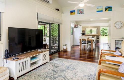 Bongaree House | 'nelly's Hidden Cottage'