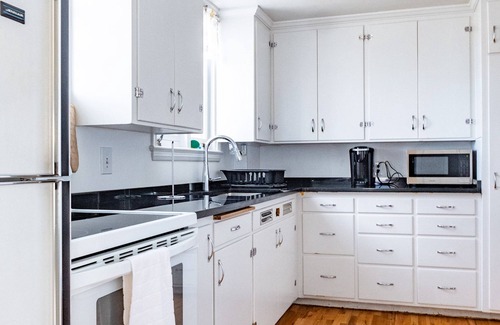 Sheridan House | Nelson Inn - Heritage B