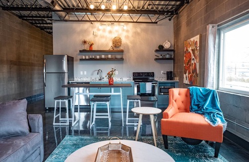 Sheridan House | Nelson Inn - The Four Top, 202