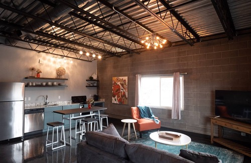 Sheridan House | Nelson Inn - The Four Top, 202