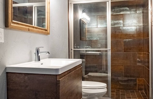 Sheridan House | Nelson Inn - The Four Top, 102