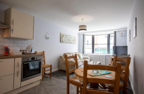 Brixham Apartment | Nelson's Quarters- Harbour & High Street