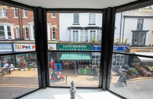 Brixham Apartment | Nelson's Quarters- Harbour & High Street