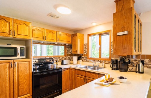 Nelson Condo | Nelson, What a view, 3 Queens, 2 Singles full kitchen, Beach front, Mountain Views