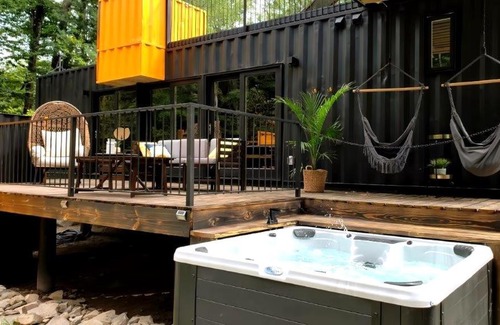 Smallwood House | Neo Nature Container Box- Hot Tub, Wood Pizza Oven