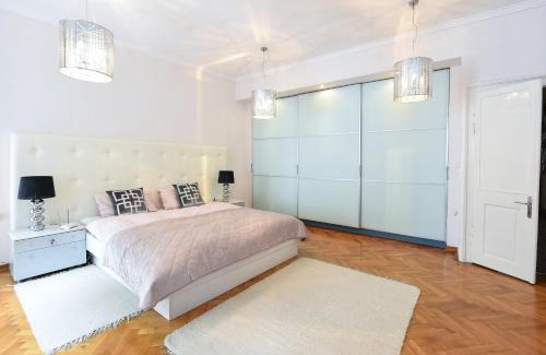 Ljubljana Old Town Apartment | Neoclassical Luxury Apartment Ljubljana