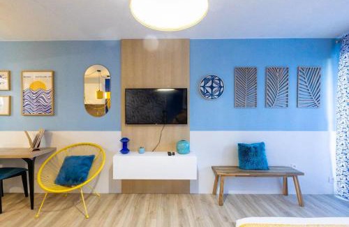 Costieres Apartment | Neon Oasis - Parking - Terrasse - Wifi -