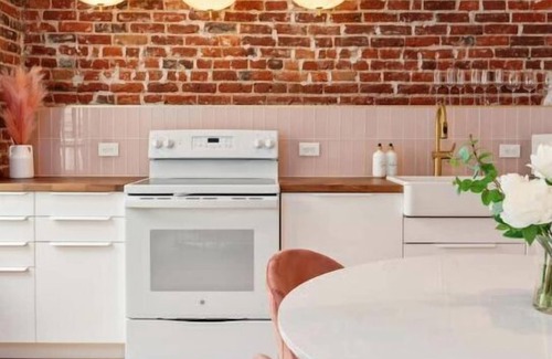 Golden Triangle Apartment | Neon Swan Art Suite 206