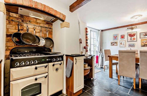 Stow-on-the-Wold Cottage | Nepenthe - a cottage that sleeps 6 guests in 3 bedrooms