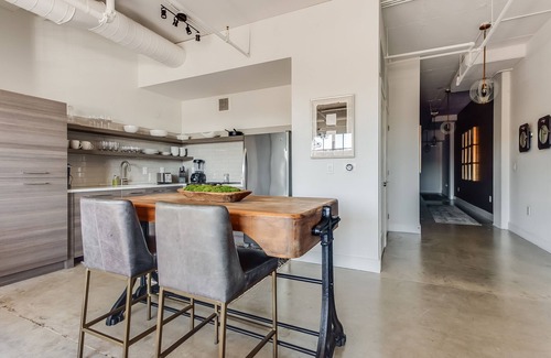 Old Fourth Ward Apartment | Neptune Loft by Atlanta Luxury Rentals