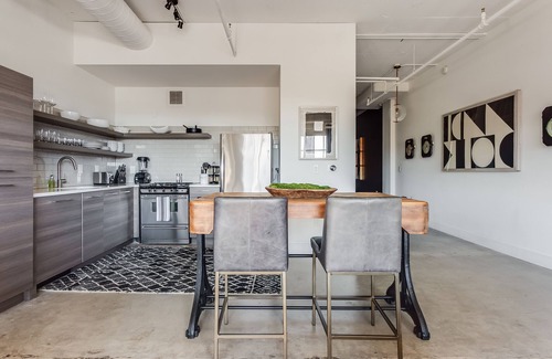 Old Fourth Ward Apartment | Neptune Loft by Atlanta Luxury Rentals
